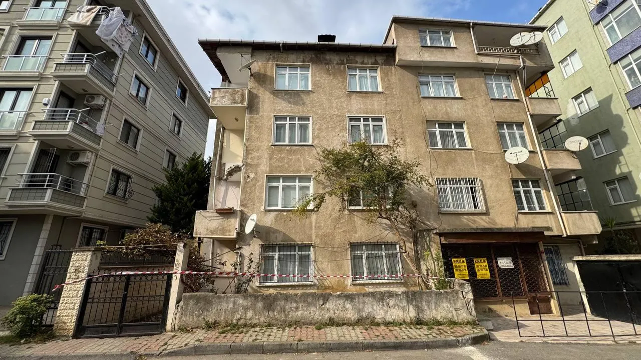 Kartal'da Balkon Çöktü, Bina Mühürlendi