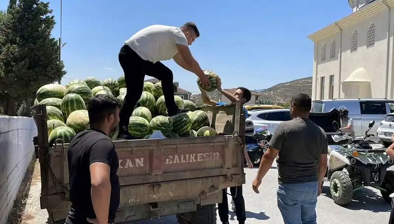 Karpuz Cenneti: Yüzlerce Kilo Karpuz Ücretsiz Dağıtıldı!