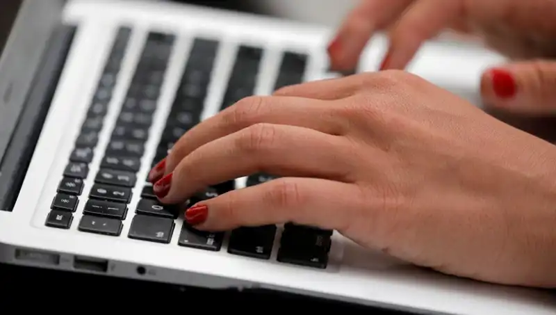 Laptop Mikrofonlarında Gizli Tehlike: Kapalıyken Bile Dinlenebiliyorsunuz!