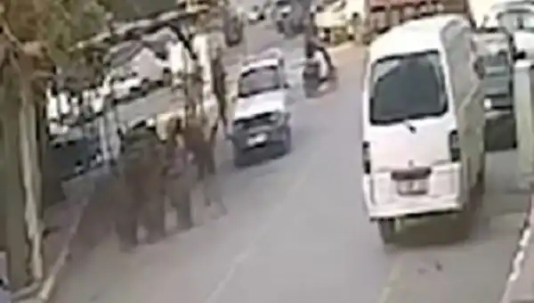 İzmir'de Motosiklet Hırsızlığına Anlık Müdahale: Suçüstü Yakalandı