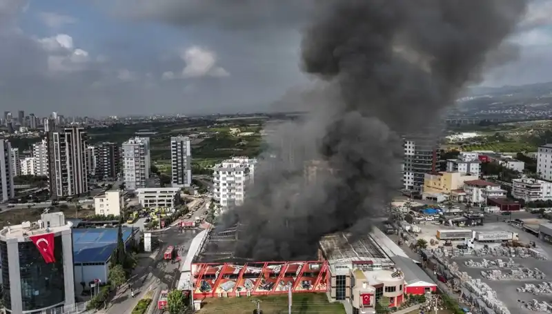 Mersin'de Fabrika Yangını: TOMA'nın Destanı ve Kurtarma Çabaları
