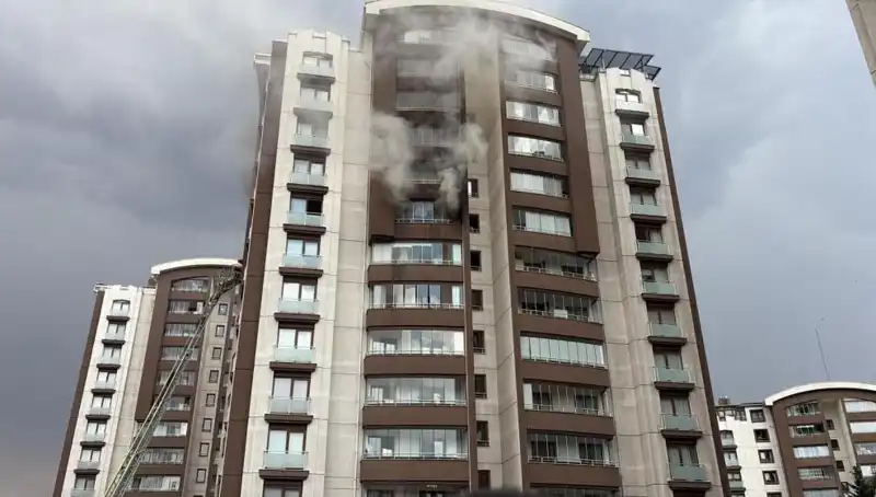 Ankara'da 14 Katlı Binada Yangın: Korku Dolu Anlar ve Can Pazarı