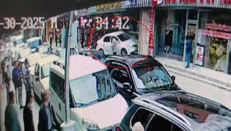 Alkollü Sürücünün Mağazaya Dalması: İki Çocuk Son Anda Kurtarıldı