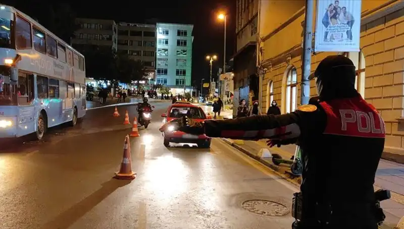 İstanbul'da Huzur Operasyonu: Kimlik Kontrolleri ve Denetimler Başladı