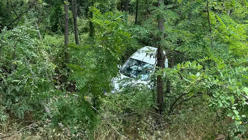 Kontrolden Çıkan Otomobilin Şarampole Yuvarlanma Anı Kameralara Yansıdı