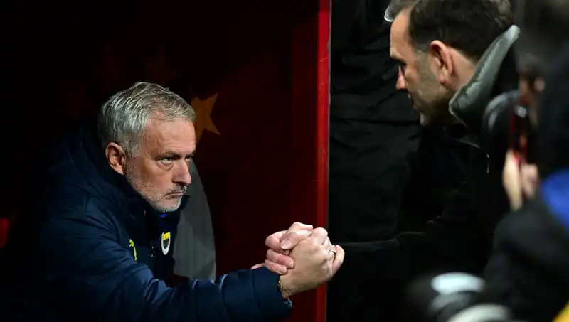3. kez karşı karşıya: Mourinho ve Buruk derbide sahne alıyor!