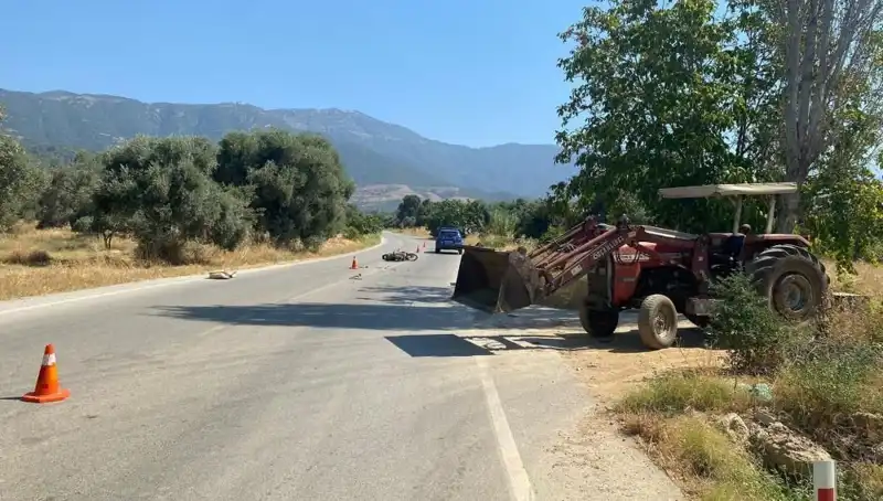 İzmir'de Motosiklet Kazası: Genç Sürücü Hastane Yolunda Hayat Mücadelesi Veriyor