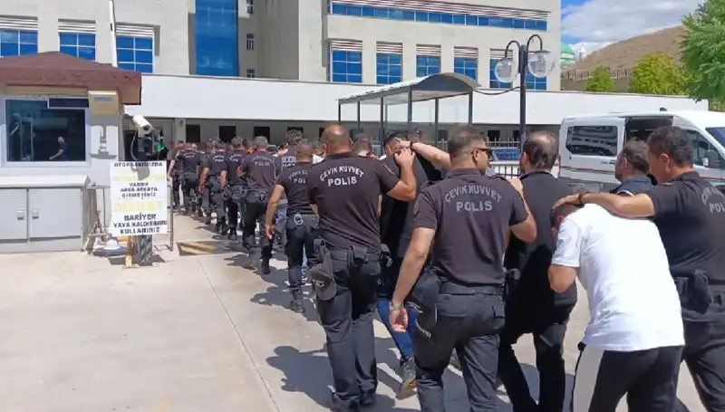 Ankara’da Tehditlerle Haraç Kesilen Çeteye Dev Operasyon: Avukatlar da Yakalandı!