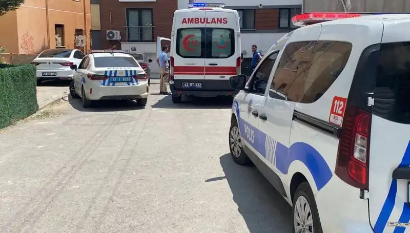 Kardeşlerin Bıçaklı Kavgasında İki Yaralı ve Bir Polis!