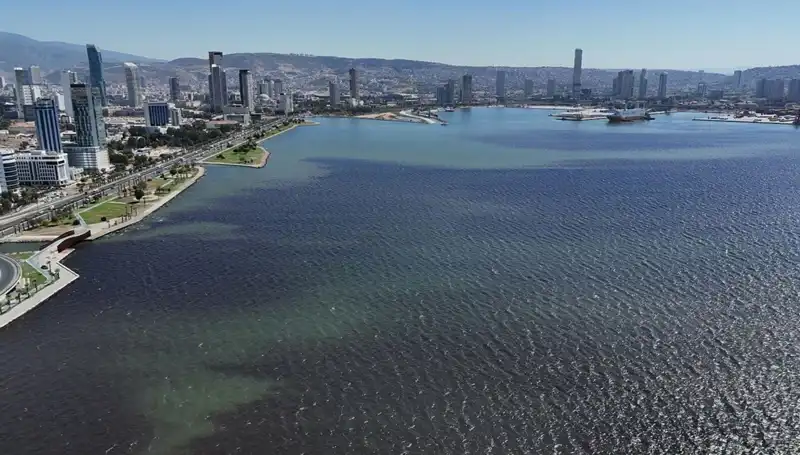 İzmir Körfezi'nde Son Günlerde Kötü Koku Krizi Yaşanıyor