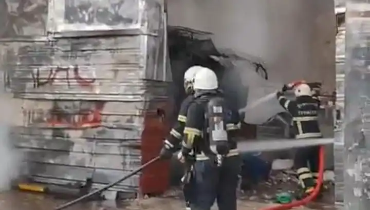 Şanlıurfa’da Hurda Deposunda Korkutan Yangın: Sokakta Panik Havası