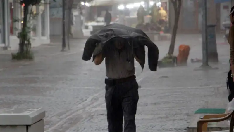 Türkiye'nin 25 İlinde Sarı Kodlu Uyarı: Kuvvetli Sağanak Yağış Bekleniyor