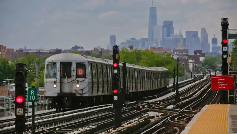 Metro Sörfü Cinneti: 15 Yaşındaki Genç Hayatını Kaybetti