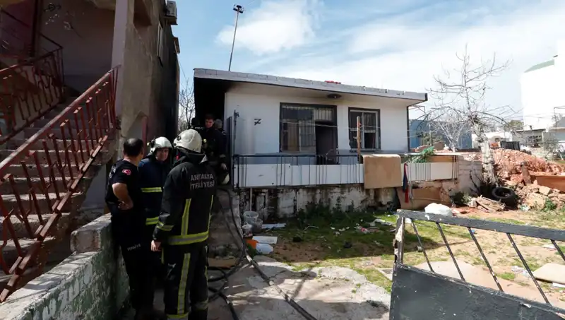 Antalya’da Gecekondu Yangını: Alevler Kenti Sarhoş Etti