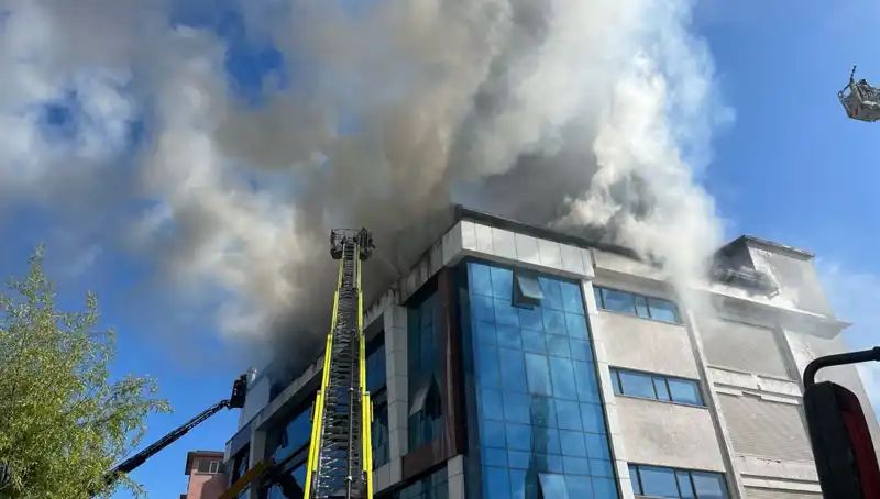 Esenyurt'ta Tekstil Atölyesinde Çıkan Yangın Büyük Panik Yarattı