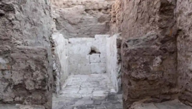 Mısır'da 3.500 Yıl Öncesine Ait Gizemli Kraliyet Mezarı Bulundu